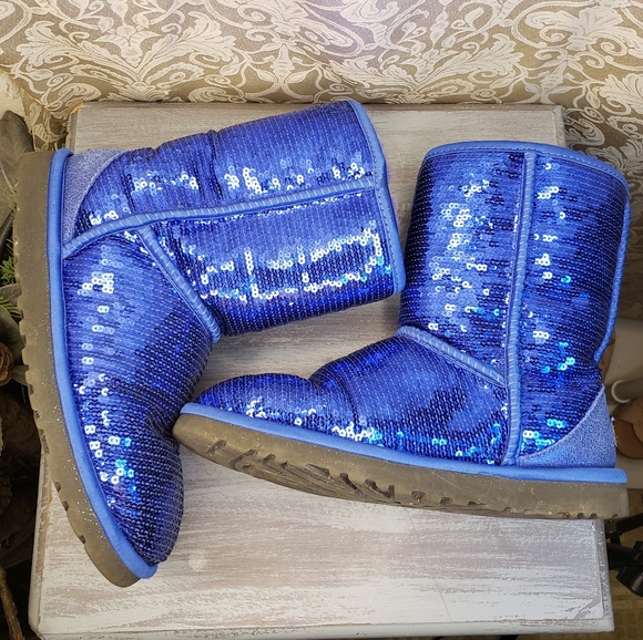 Ugg Australia Blue-Sequined Boots with Sheepskin Lining Women's size 6. - Picture 2 of 16
